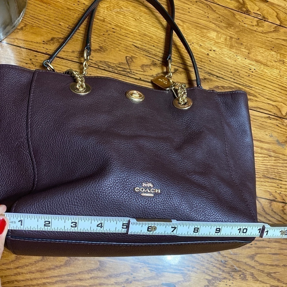COACH Edie 87239 Turnlock Oxblood Pebble Leather Shoulder Bag Purse Chain Tote. - Picture 7 of 9